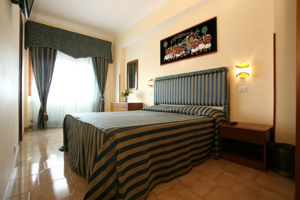 Tiburtina Hotel Holiday Рим Экстерьер фото