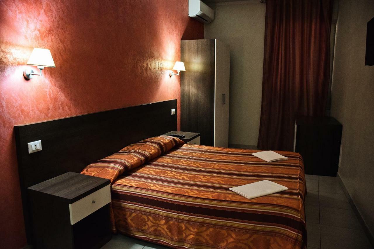 Tiburtina Hotel Holiday Рим Экстерьер фото