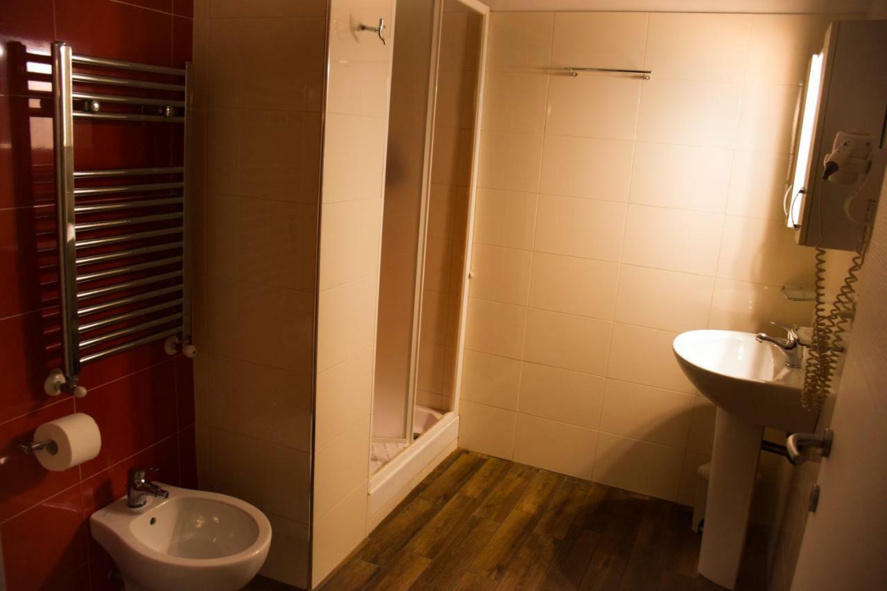 Tiburtina Hotel Holiday Рим Экстерьер фото